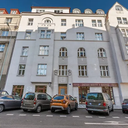 Royal Gallery Apartment *